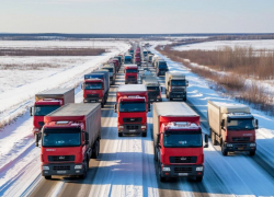 Восемь грузовиков устроили ДТП паровозиком на волгоградской трассе