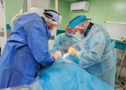 Теряющую сознание 94-летнюю пациентку успешно прооперировали волгоградские медики