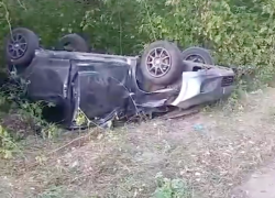 Волгоградец погиб в сплющенной иномарке: шок-видео