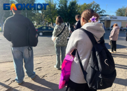 В гигантской пробке встали спешащие на работу жители Красноармейского района Волгограда 