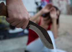 Волгоградец зверски зарезал бывшую невесту на глазах её 5-летней дочери