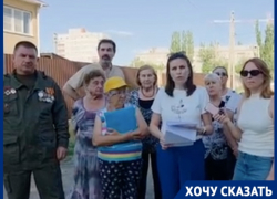 "Мы сами носим больных до скорой": народный сход на убитой дороге прошел в Волгограде