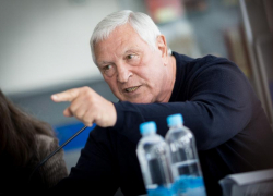 Эротическими заигрываниями с 81-летним журналистом ознаменованы выборы губернатора Волгоградской области