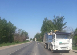 В Волгоградской области КамАЗ сбил пешехода: женщина погибла в больнице