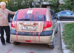 В Волгограде облили краской машину с буквой Z