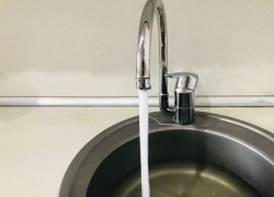 Цветная и мутная: волгоградцы 70 раз жаловались на качество воды с начала года