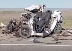 Иномарку разорвало, водитель погиб: шок-видео ДТП под Волгоградом 