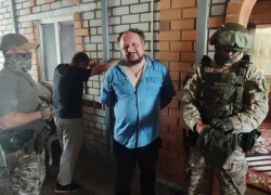 Силовики прошерстили «цыганское барокко» под Волгоградом  – в полицию уехали 16 человек 