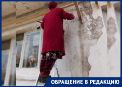 Пенсионерка со стремянкой спасает многоквартирный дом от разрушения под Волгоградом