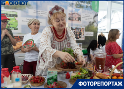 Аромат арбузов и лука: яркие кадры принявшего тысячи гостей «Волга-Дон Агро Фест»