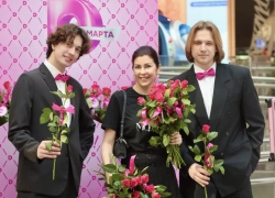 Весенний праздник: телеканал Dомашний подарил волгоградкам розы и море улыбок в канун 8 Марта