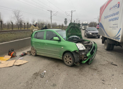 Пострадавшую в тройном ДТП волгоградку спасают в реанимации