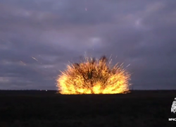 Громадную фугасную авиабомбу взорвали в Волгограде