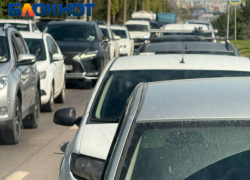 Гигантская 10-километровая пробка образовалась перед Волгоградом 