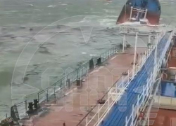 Приостановлена эвакуация с потерпевшего крушение под Керчью волгоградского танкера 