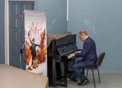 Музыкальный талант внезапно проснулся у волгоградского депутата