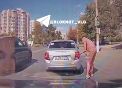 Водительскую солидарность к «забывашке» сняли на видео в Волгограде