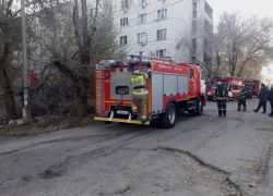 В Волжском загорелась 5-этажка: есть пострадавший 