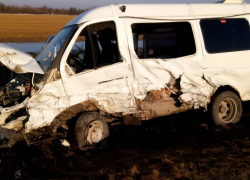 Начальник фроловской колонии Вадим Дудин врезался в  машину  «ГазпромТрансГазВолгоград»: четверо пострадавших