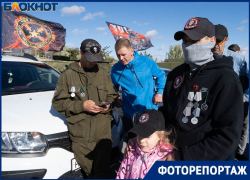 Бойцы ЧВК «Вагнер» с детьми собрались в центре Волгограда почтить память погибших