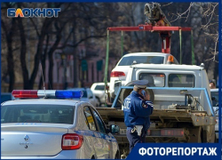 Массовая эвакуация машин в центре Волгограда попала в объектив фотографа