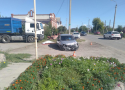 40-летняя женщина-водитель снесла на Lada Granta клумбу и попала в больницу в Волгоградской области