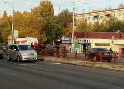 Перевернувшие ВАЗ голыми руками волгоградцы попали на видео