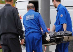 Мужчина едва не погиб при падении с высоты собственного роста в Волгограде 