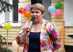 Комсомолка и специалист по отглагольным существительным  в который раз  стала ягодкой