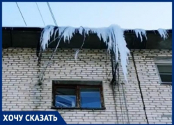 Жильцы пятиэтажки в Волгограде в страхе за жизнь выходят из подъезда