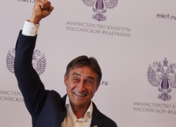 Камиль Ларин провел инструктаж Валерию Карпина перед матчем в Волгограде 