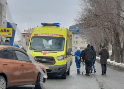 Два человека госпитализированы после наезда иномарки в центре Волгограда