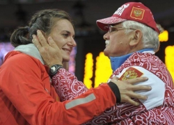 Трофимов провел с Исинбаевой первую тренировку после болезни