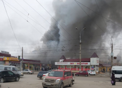 В Волгограде эвакуируют школу рядом с горящим Качинским рынком