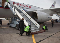 Целый самолет иностранных наблюдателей приземлился в Волгограде