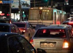 «Да их тут девять штук»: массовое ДТП спровоцировала яма-ловушка в тоннеле на Тулака