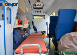 Медики не успели помочь: мужчина погиб в перевернувшейся иномарке в Волгоградской области