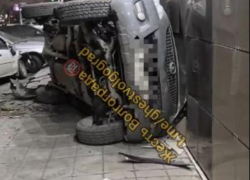 Renault перевернул внедорожник в массовой аварии в Волгограде: есть пострадавшие 