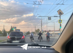 «Сыграли в шашки» и встали на дыбы шальные мотоциклисты в центре Волгограда: видео