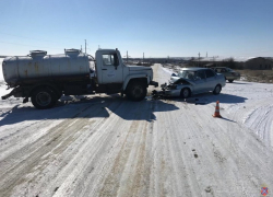 Молоковоз протаранил «десятку» в Волгоградской области: мужчина в больнице