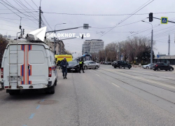 Трамваи поменяли маршрут из-за мощного ДТП в центре Волгограда