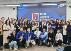 В единороссы в Волгограде вербуют со школьной скамьи