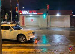 Эпичный прыжок иномарки в центре Волгограда попал на видео