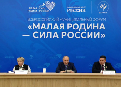 Засветившейся рядом с Путиным волгоградке напророчили резкий карьерный взлет