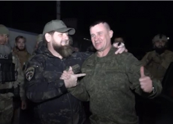 Рамзан Кадыров показал «убитого» украинскими СМИ генерала, принимавшего парад Победы в Волгограде