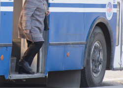 В Волгограде ищут очевидцев смертельного падения пенсионерки в троллейбусе