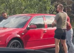 Волгоградцы подрались в вечерней пробке: видео 