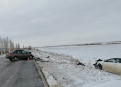 Женщина погибла в столкновении двух авто и КаМАЗа под Волгоградом