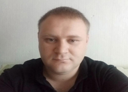 Волгоградец вступился за коллегу возле проходных «Титан-Баррикады» и получил два удара в живот ножом