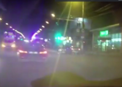 На видео попала страшная ночная авария в центре Волгограда
